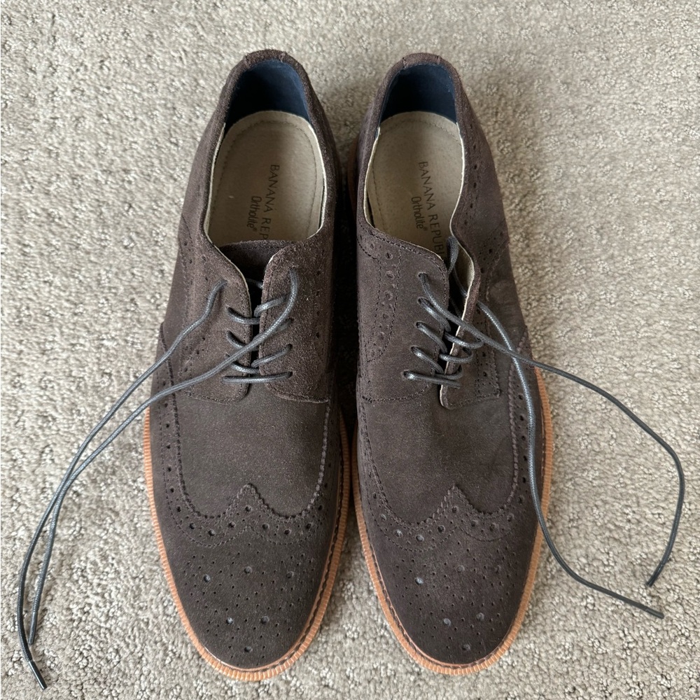 Banana Republic men’s brown suede oxford.  Men’s size 8.5